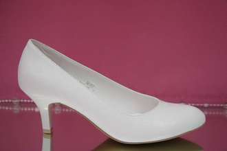 Свадебные туфли белые выбитая кожа маленький широкий каблук купить Москва магазин удобная колододка