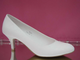 Свадебные туфли белые выбитая кожа маленький широкий каблук купить Москва магазин удобная колодка