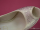 Свадебные туфли золото светлое украшены стразами серебро средний каблук открытый мыс кожаные фото