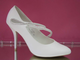 Свадебные туфли белые средний каблук с перепонкой украшены стразами серебро № 761-953=953