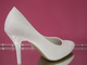 Свадебные туфли белые средний каблук шпилька выбитая кожа розочки купить маназин салон Москва фото