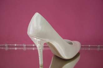 Свадебные туфли айвори средний каблук украшены стразами серебро маленькие размеры купить магазин где